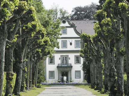 Sauna- und Spa-Referenzen: Wald und Schlosshotel Friedrichsruhe; Außenansicht